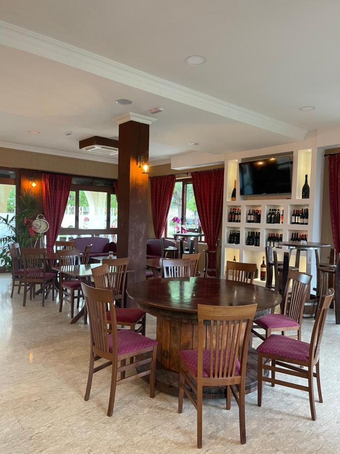 Divino Bistrot e Relais Lenola Exterior foto